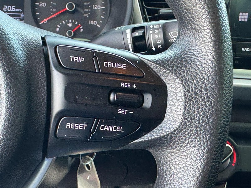 Kia Rio Vehicle Image 17