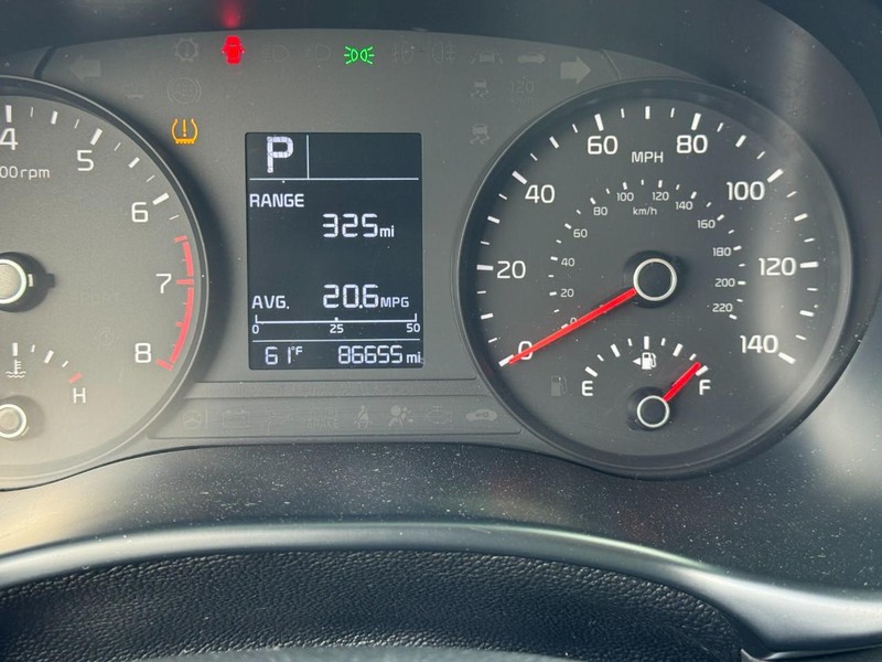 Kia Rio Vehicle Image 18