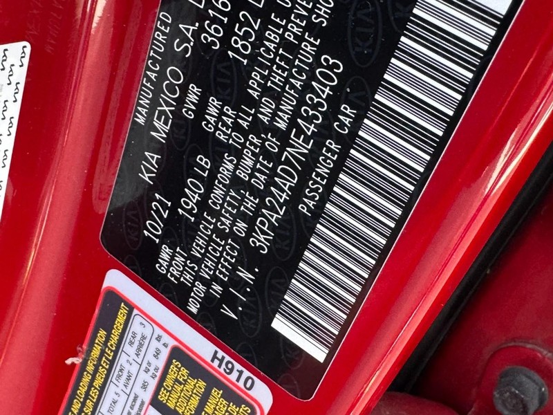 Kia Rio Vehicle Image 23