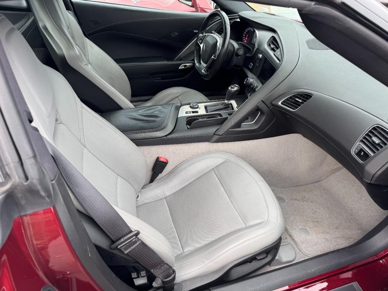 Chevrolet Corvette Vehicle Full-screen Gallery Image 09