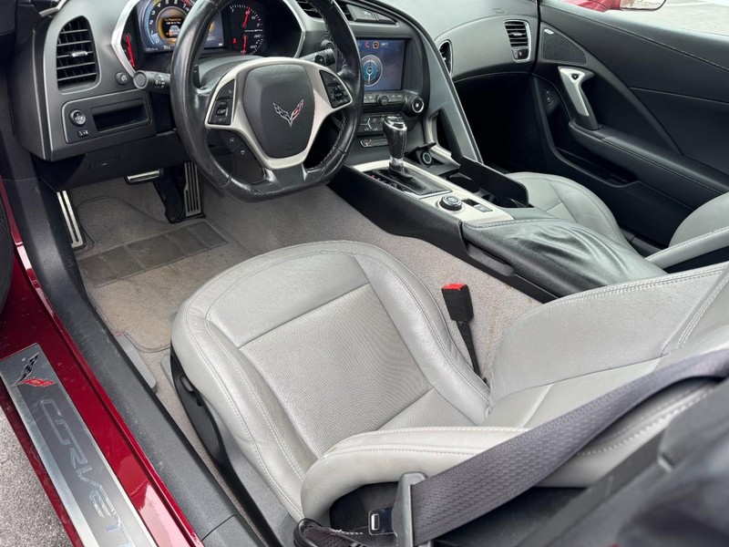 Chevrolet Corvette Vehicle Full-screen Gallery Image 10