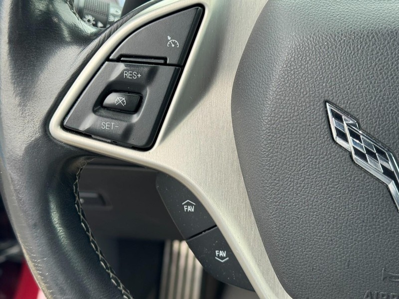 Chevrolet Corvette Vehicle Full-screen Gallery Image 12