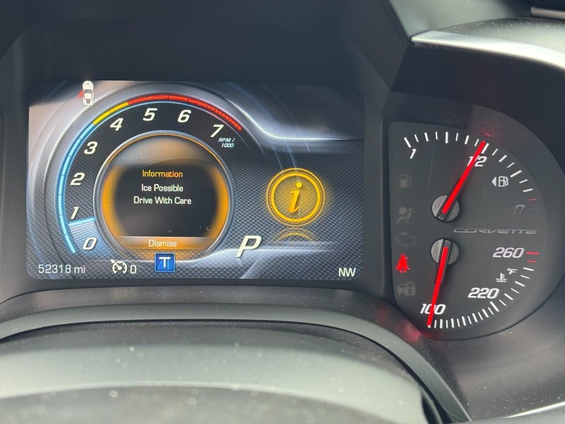 Chevrolet Corvette Vehicle Full-screen Gallery Image 14