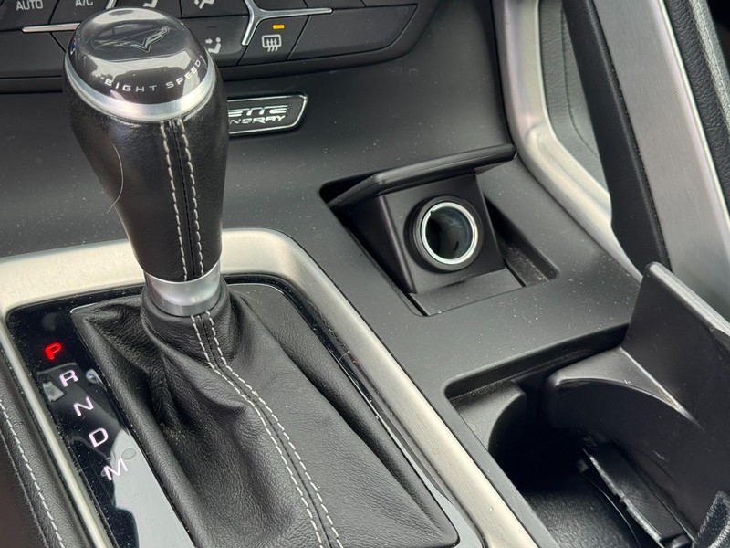 Chevrolet Corvette Vehicle Full-screen Gallery Image 16