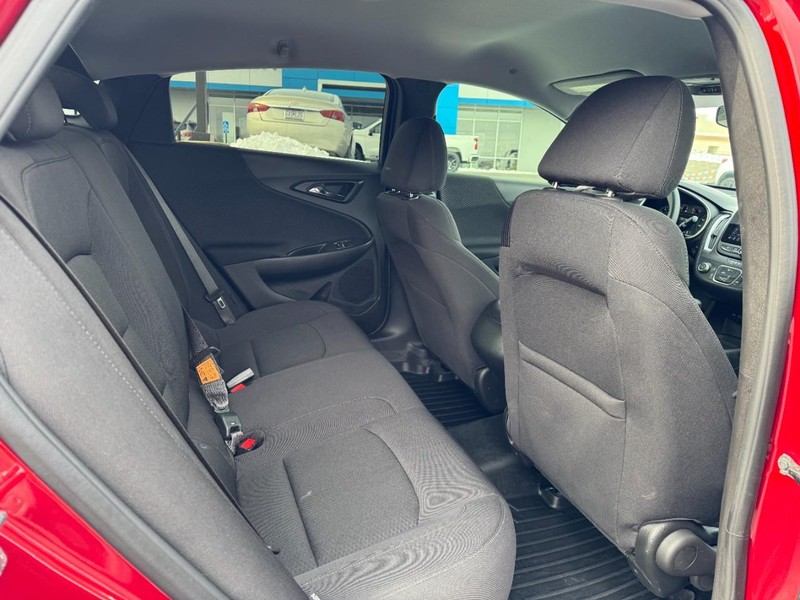 Chevrolet Malibu Vehicle Image 10