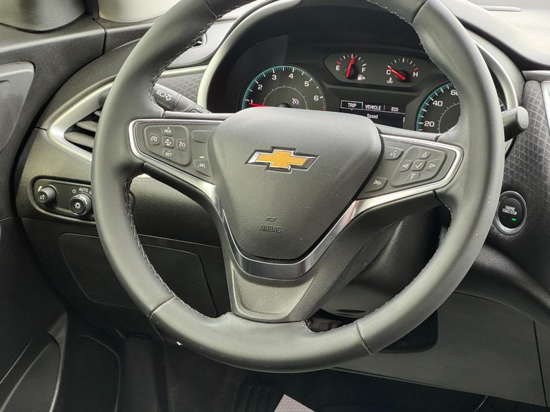 Chevrolet Malibu Vehicle Image 12