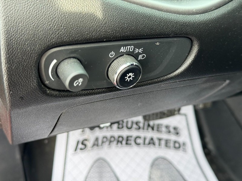 Chevrolet Malibu Vehicle Image 16