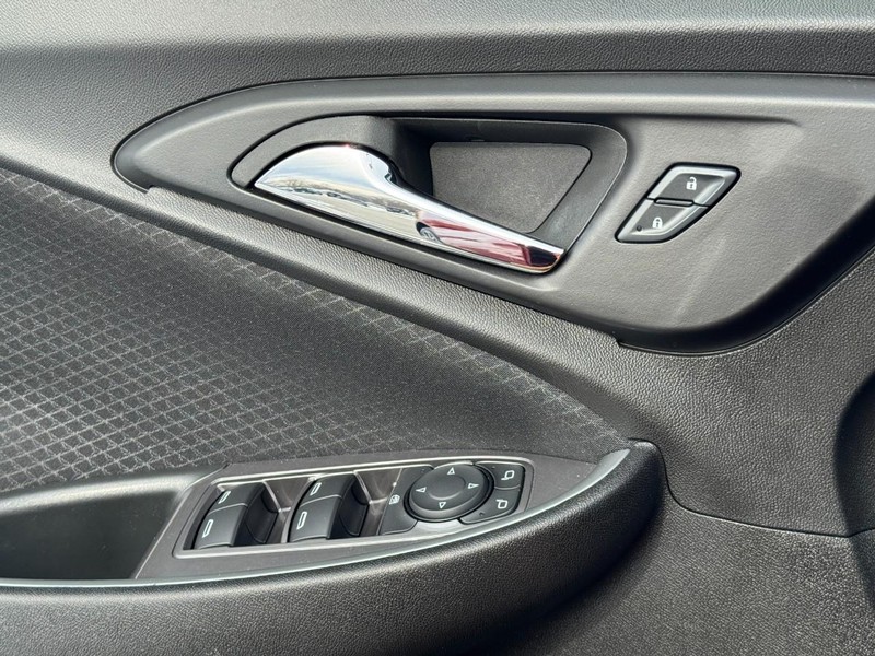 Chevrolet Malibu Vehicle Image 21