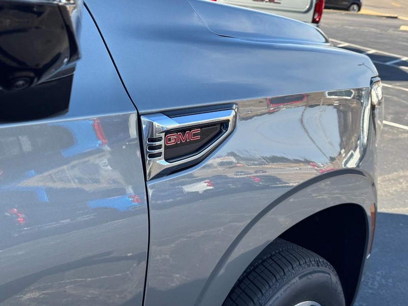 GMC Yukon XL Vehicle Image 14