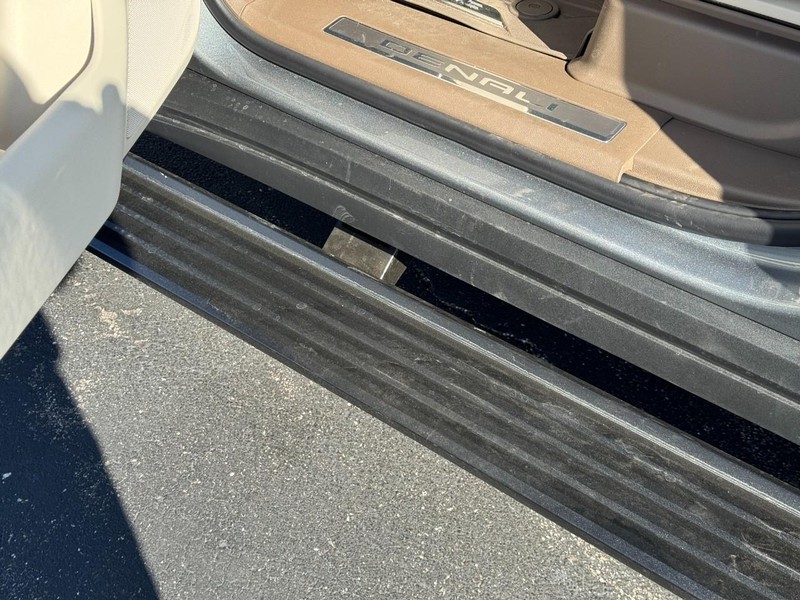 GMC Yukon XL Vehicle Image 15