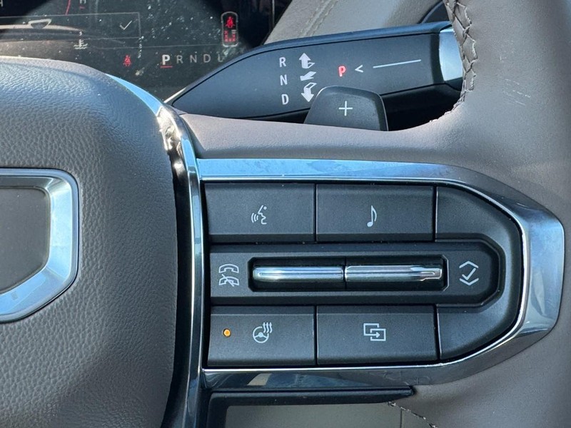 GMC Yukon XL Vehicle Image 21