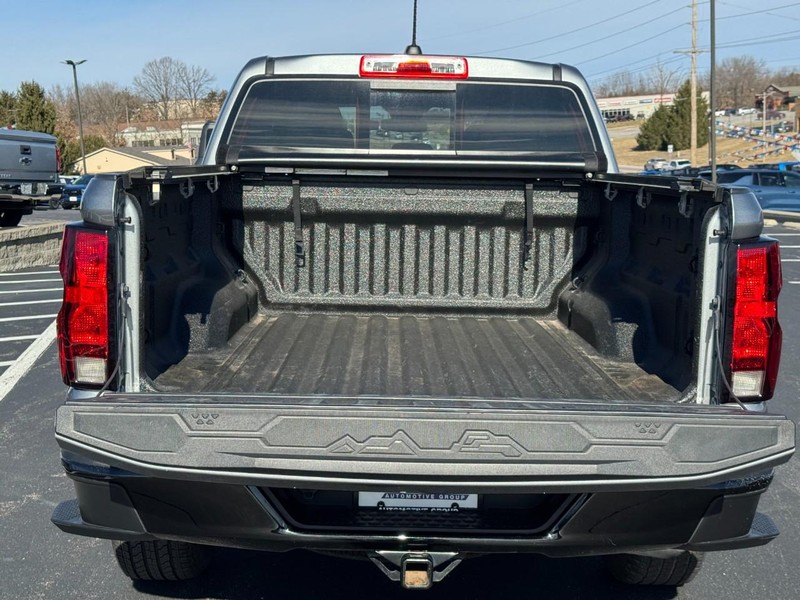Chevrolet Colorado Vehicle Full-screen Gallery Image 04