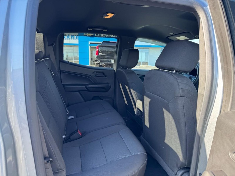 Chevrolet Colorado Vehicle Full-screen Gallery Image 10