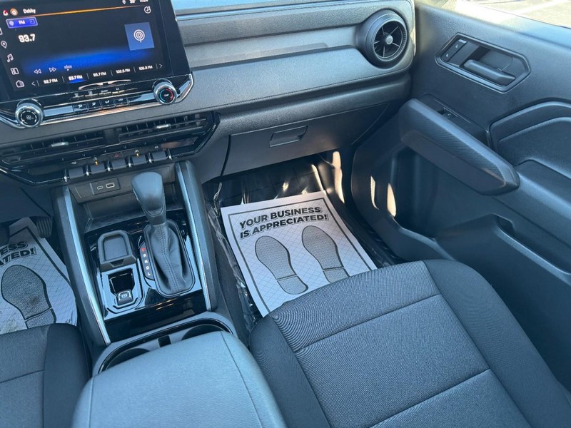 Chevrolet Colorado Vehicle Full-screen Gallery Image 15