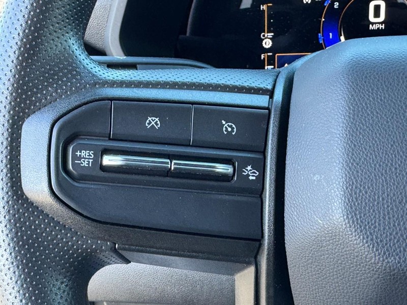 Chevrolet Colorado Vehicle Full-screen Gallery Image 17