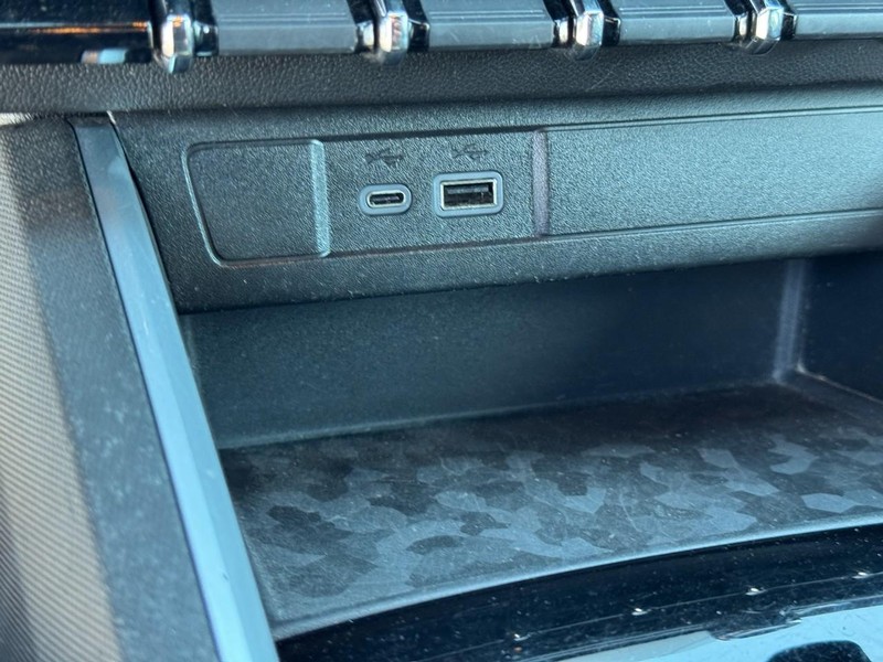 Chevrolet Colorado Vehicle Full-screen Gallery Image 21