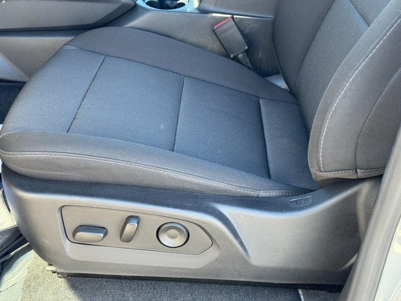 Chevrolet Colorado Vehicle Full-screen Gallery Image 23