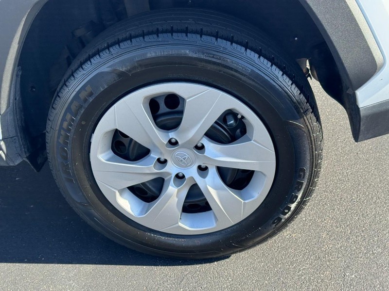 Toyota RAV4 Vehicle Image 07