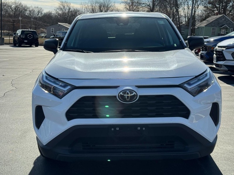 Toyota RAV4 Vehicle Image 09