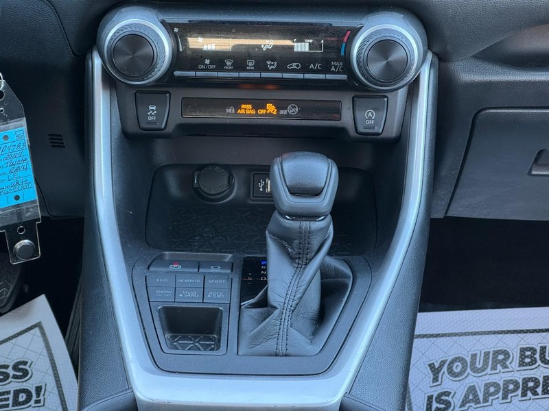 Toyota RAV4 Vehicle Image 14