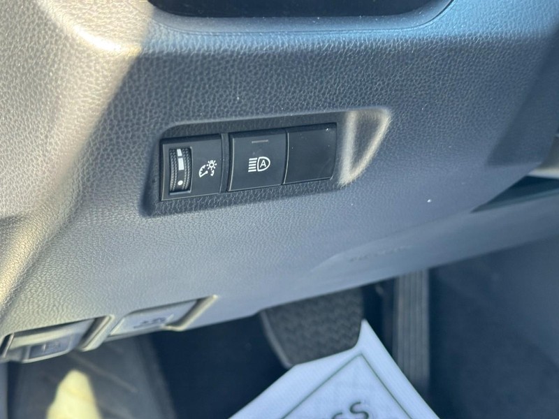 Toyota RAV4 Vehicle Image 16