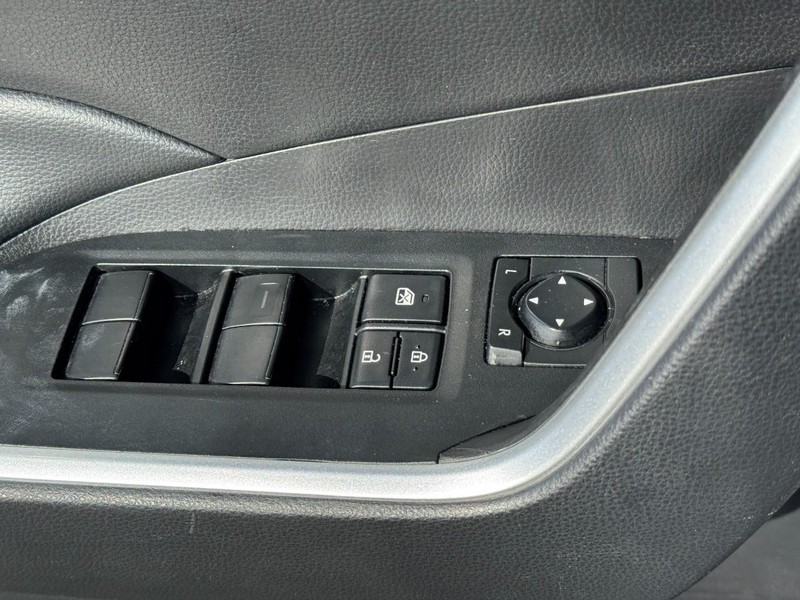 Toyota RAV4 Vehicle Image 22