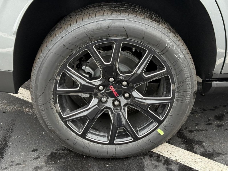 GMC Yukon Vehicle Image 05