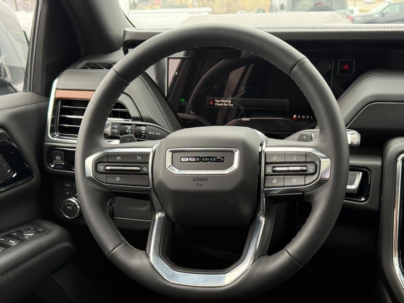 GMC Yukon Vehicle Image 11