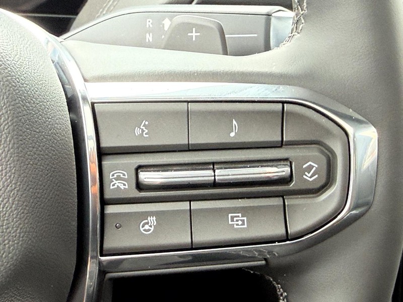 GMC Yukon Vehicle Image 13