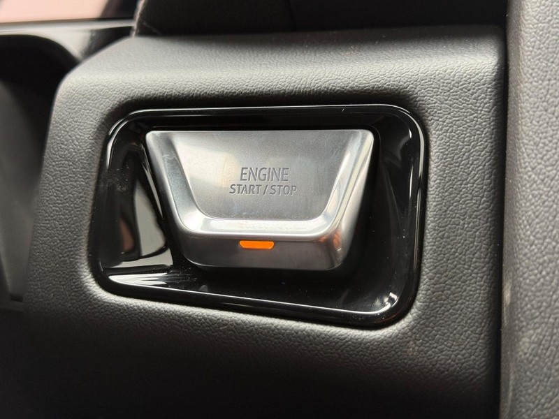 GMC Yukon Vehicle Image 14