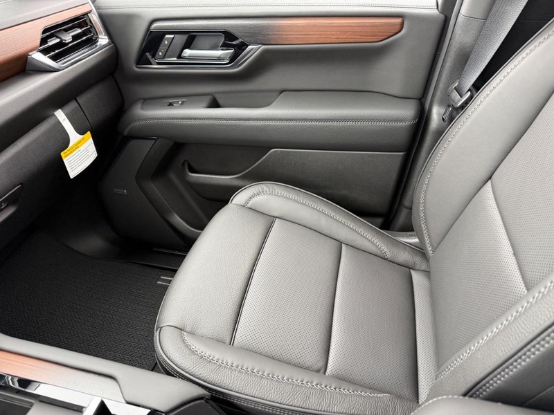 GMC Yukon Vehicle Image 18