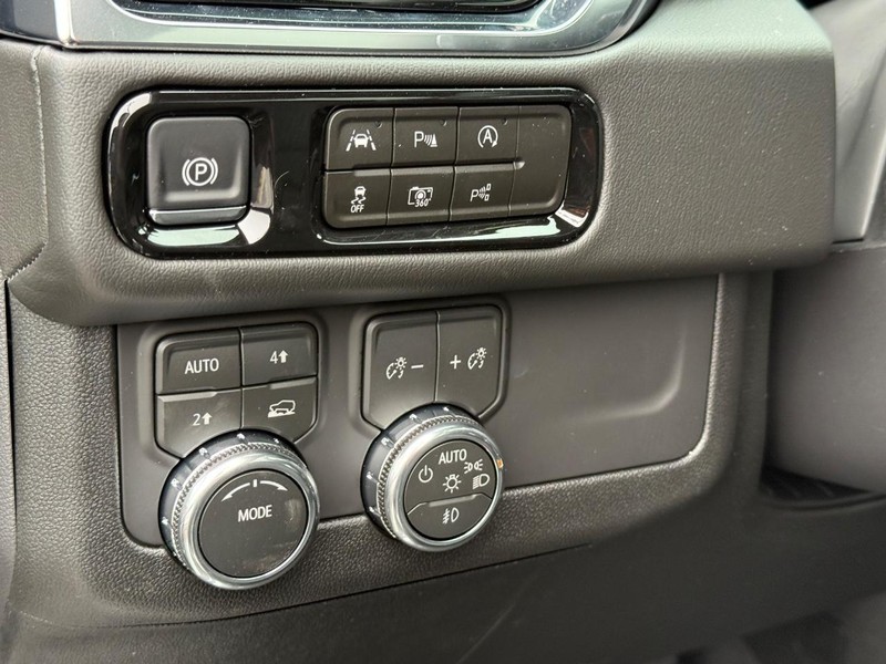 GMC Yukon Vehicle Image 19