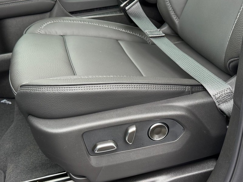 GMC Yukon Vehicle Image 22