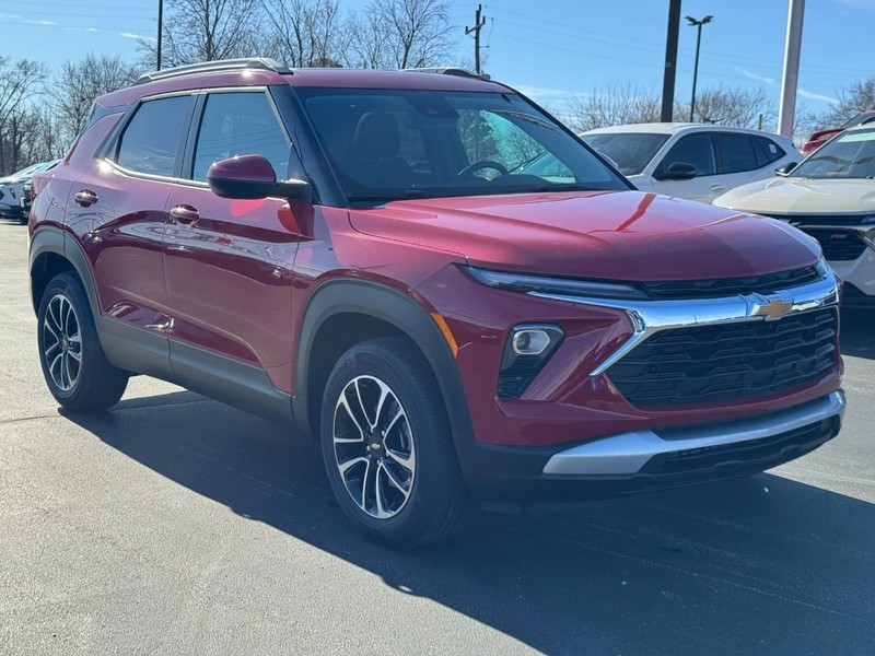 Chevrolet TrailBlazer Vehicle Image 02