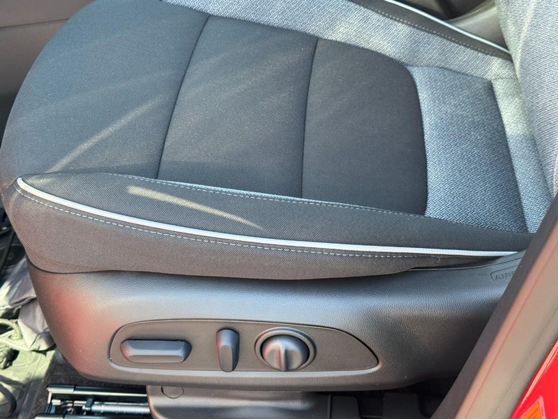 Chevrolet TrailBlazer Vehicle Image 12