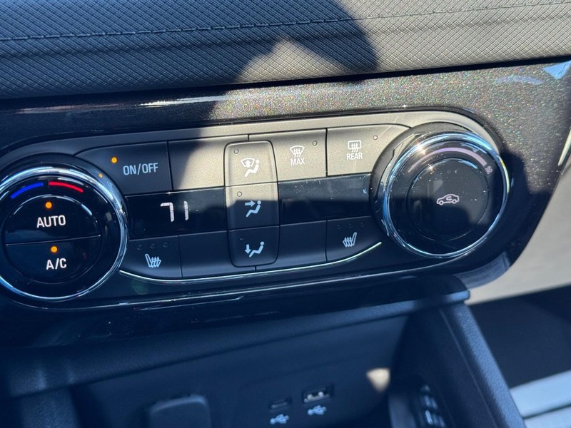 Chevrolet TrailBlazer Vehicle Image 16