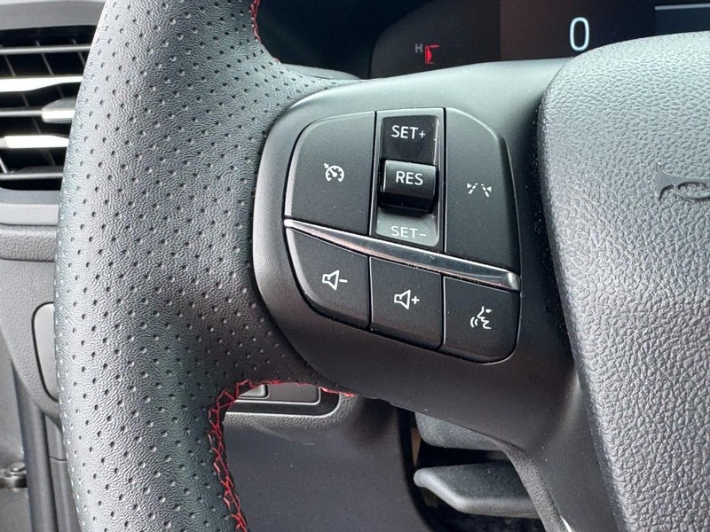 Ford Escape Vehicle Image 18