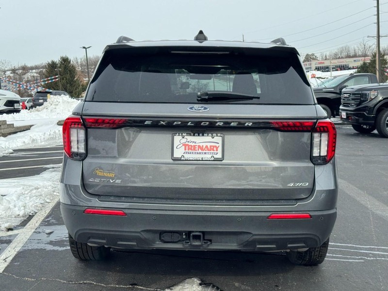 Ford Explorer Vehicle Image 05