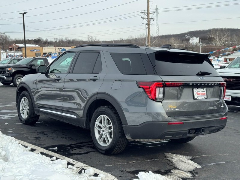 Ford Explorer Vehicle Image 06