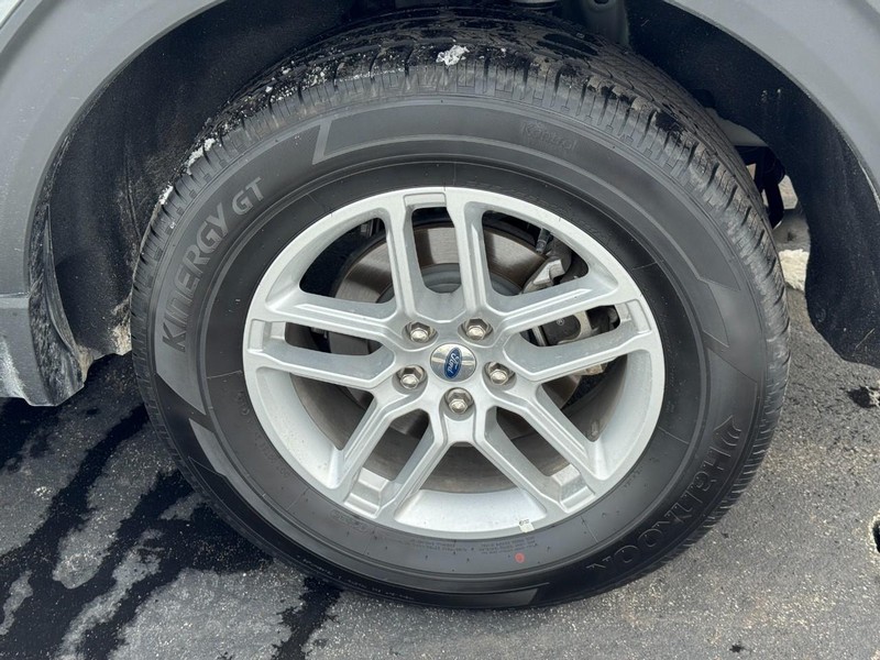 Ford Explorer Vehicle Image 07