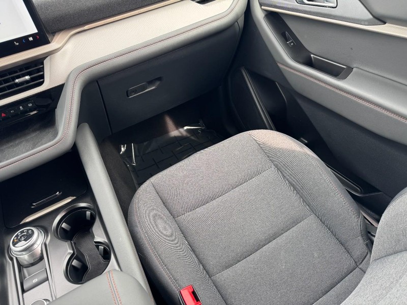 Ford Explorer Vehicle Image 16