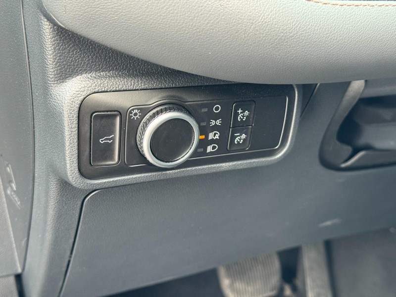 Ford Explorer Vehicle Image 17