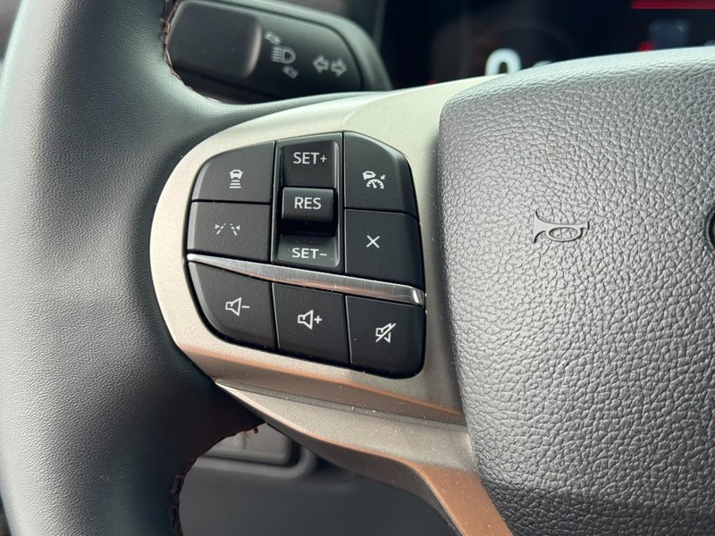 Ford Explorer Vehicle Image 18