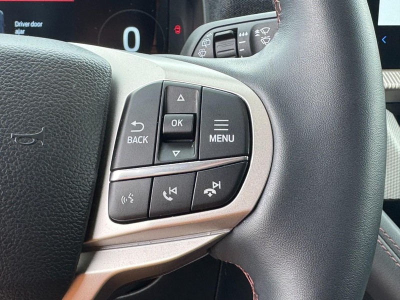 Ford Explorer Vehicle Image 19