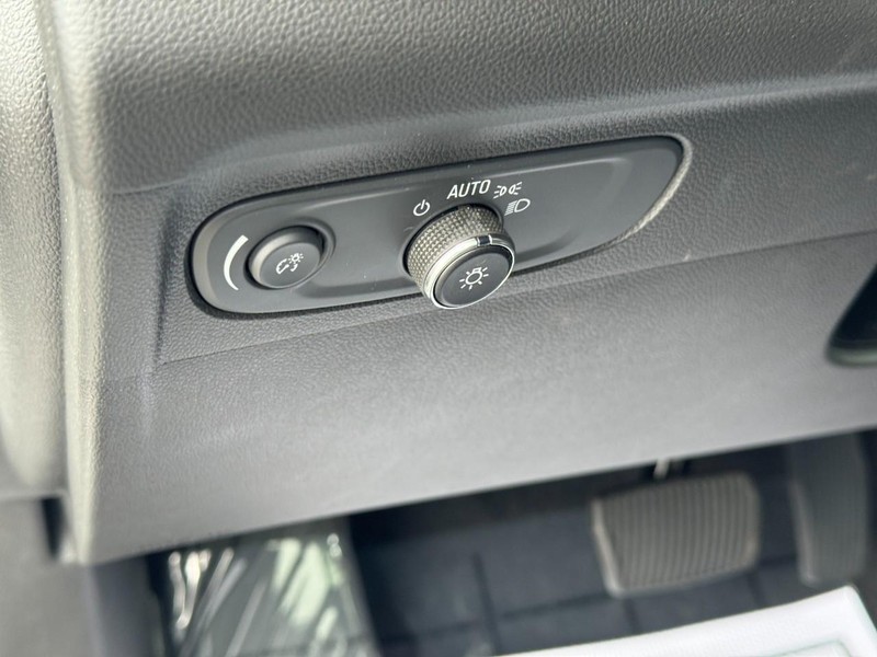 Buick Envision Vehicle Full-screen Gallery Image 17