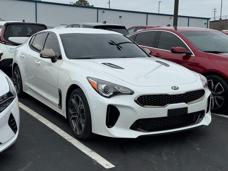 Kia Stinger Vehicle Image 02