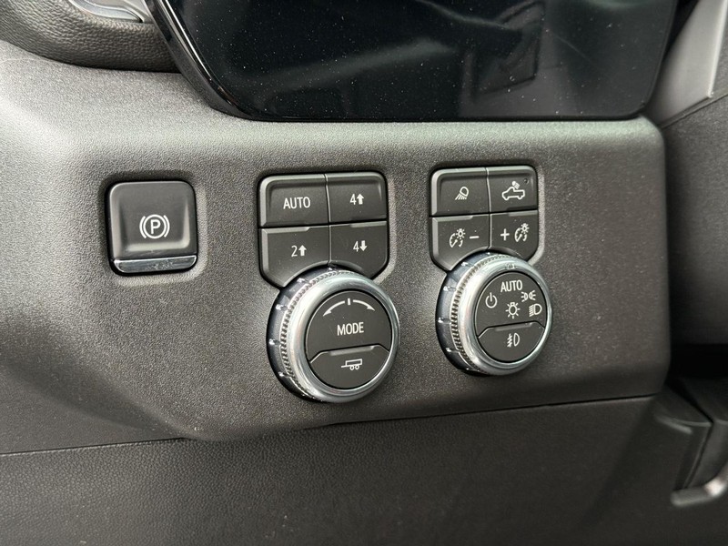 GMC Sierra 2500HD Vehicle Image 16