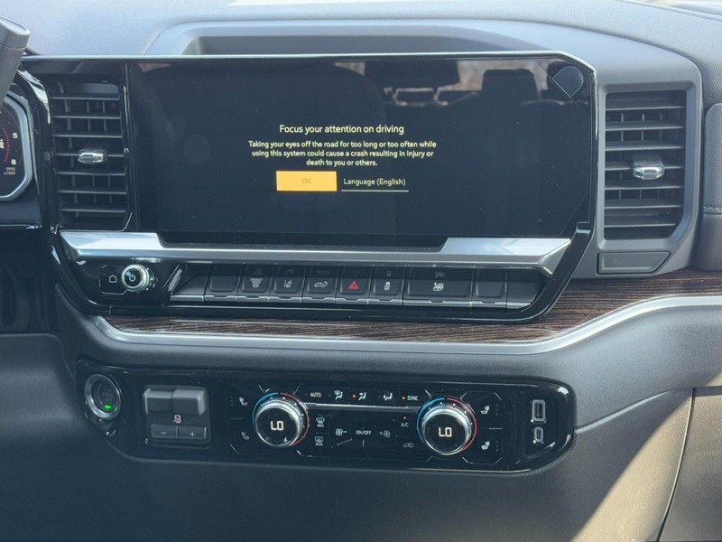 GMC Sierra 3500HD Vehicle Image 09