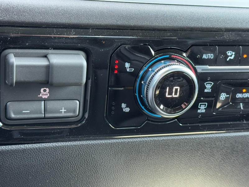 GMC Sierra 3500HD Vehicle Image 13