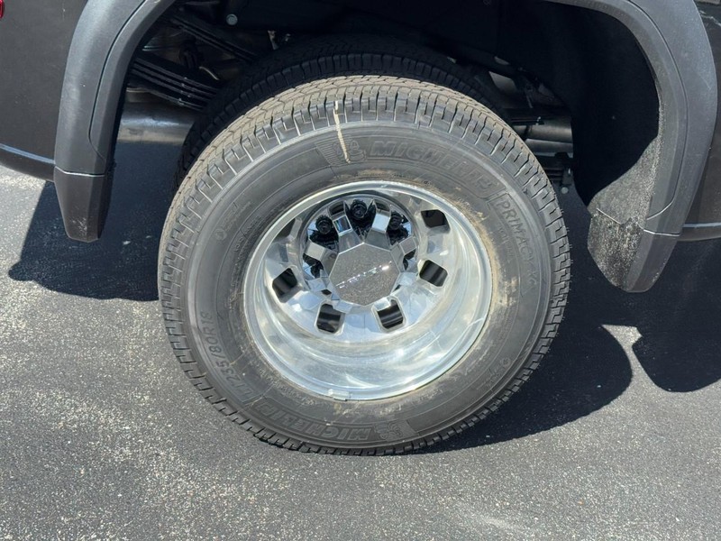 GMC Sierra 3500HD Vehicle Image 05